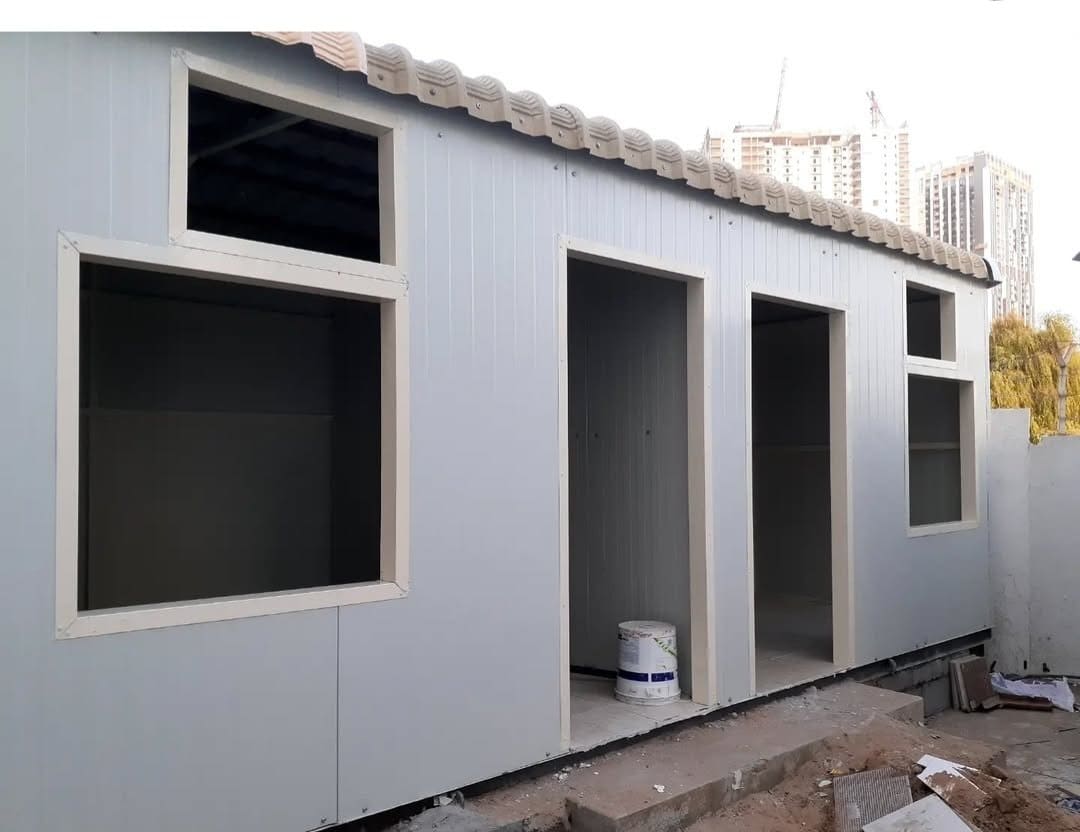 ملاحق ساندوتش بانل في جده